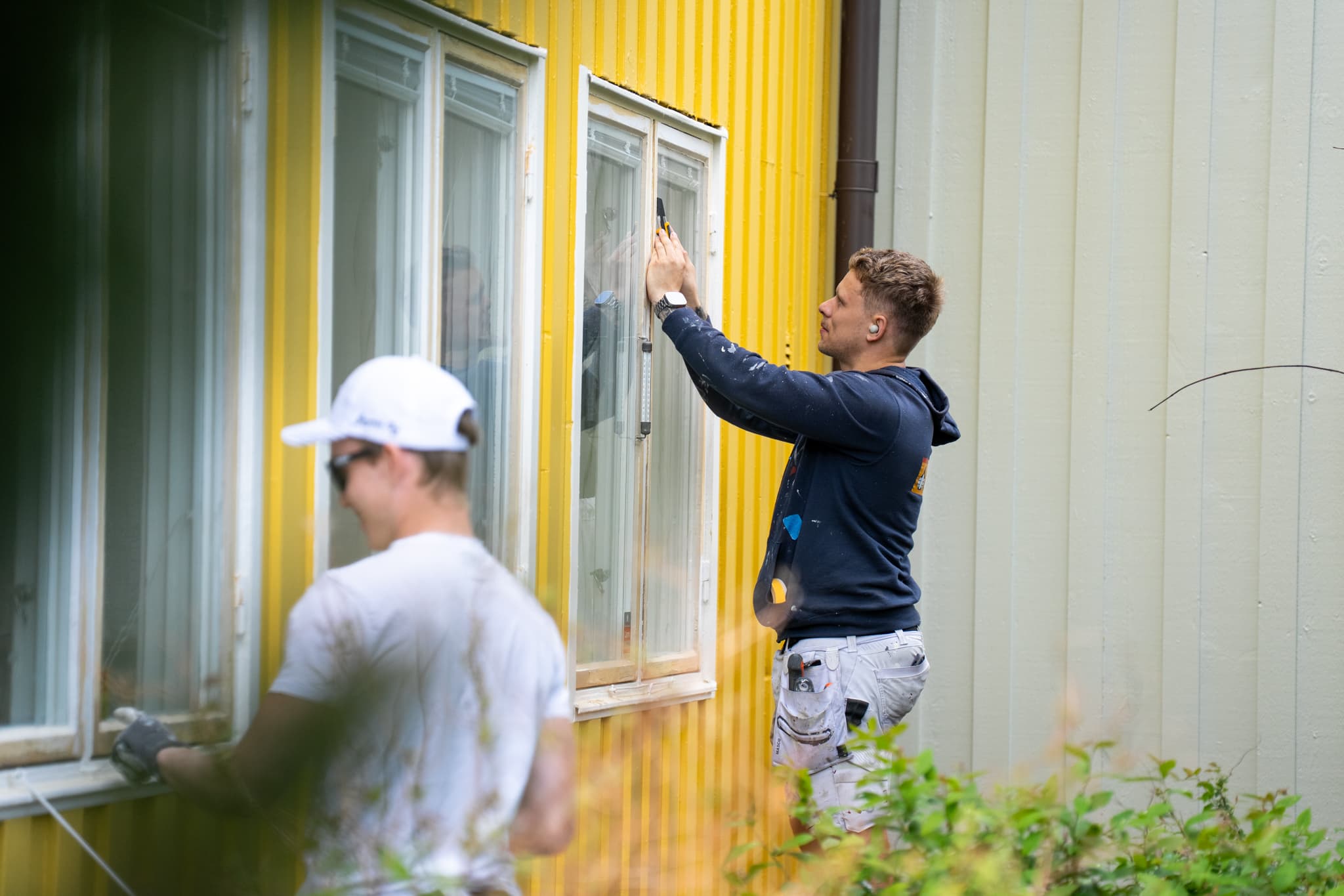 Fönstermålning – skrapning, kitt och målning